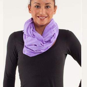 Lululemon Vinyasa Scarf *Rulu
Power Purple
